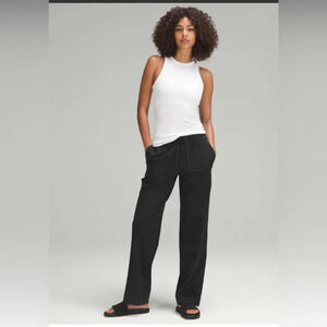 Lululemon Luxtreme Mid-Rise Straight-Leg Trouser
Black